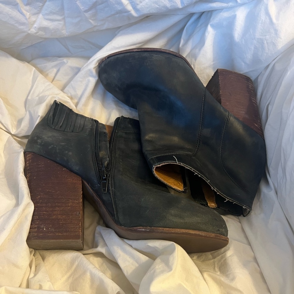 Jeffrey Campbell Round Toe Black Leather Booties